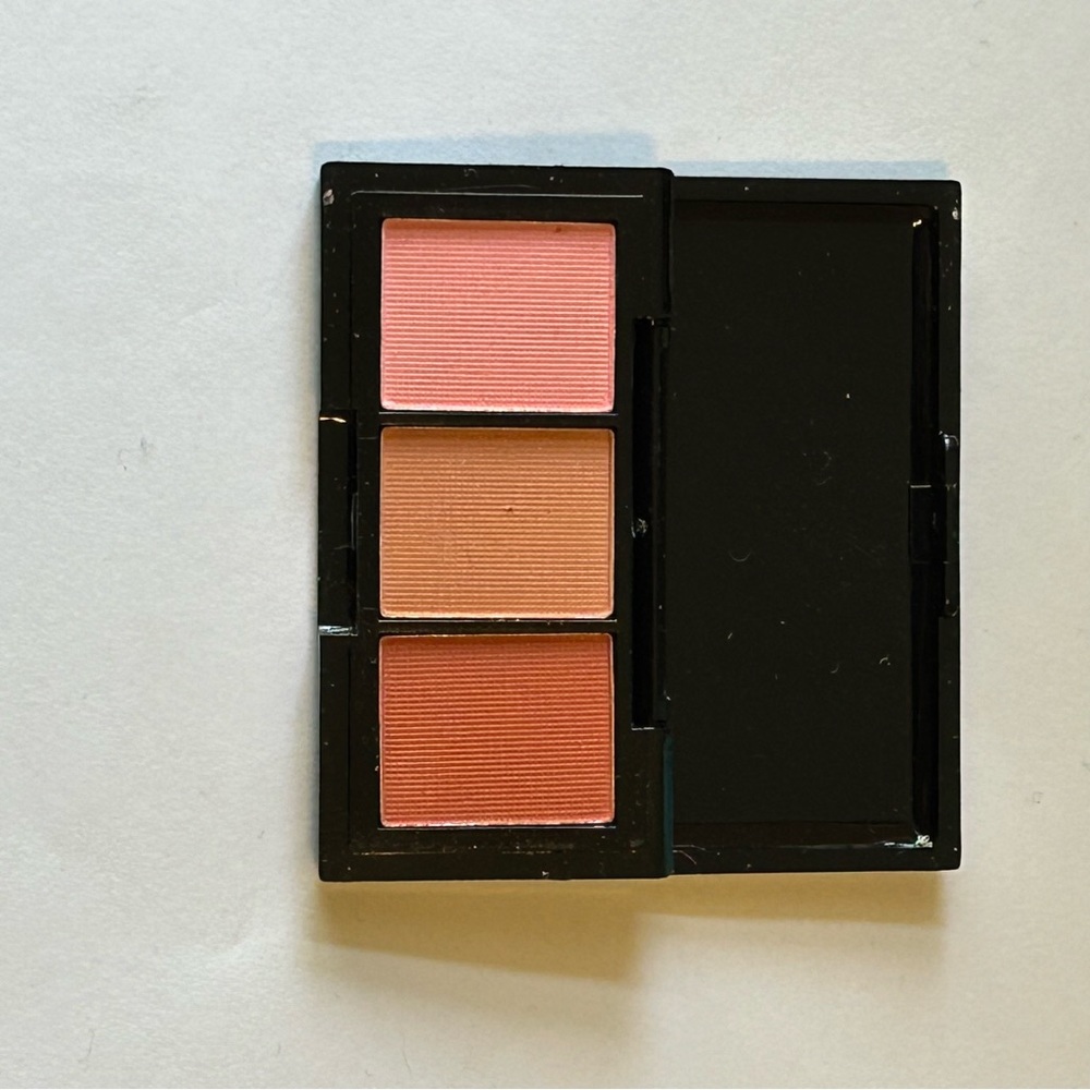 Trifle RASPBERRY RIPPLE - OMBRÉ RADIANCE BLUSH PALETTE - Picture 3 of 3